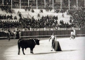 Antonio Fuentes en la plaza vieja de Madrid