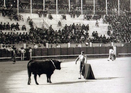 Antonio Fuentes en la plaza vieja de Madrid